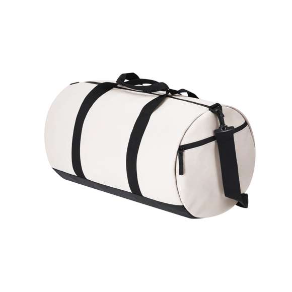 Bolso de suave PU. Con sistema de cierre de cremallera invisible con doble tirador. Cuenta con 2 bolsillos exteriores de cremallera y uno lateral de rejilla. Interior de gran capacidad con 3 prácticos bolsillos. Incluye asas de transporte y cinta para hombro ajustable.