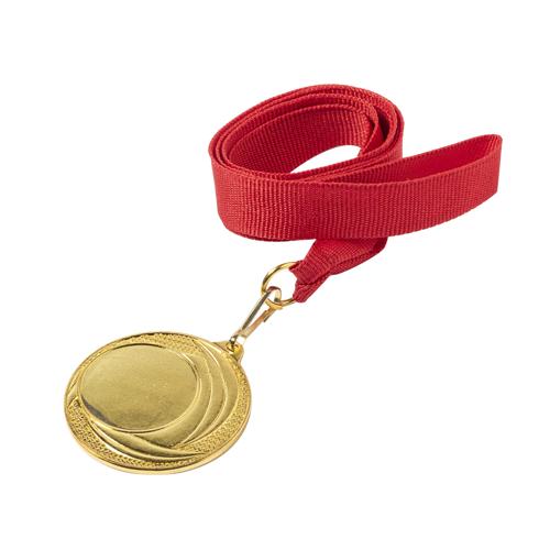 Medalla metálica de acabado dorado en relieve. Con cinta de poliéster en rojo, mosquetón metálico a juego y especialmente diseñada para marcaje en láser.