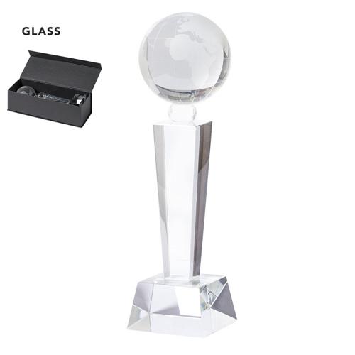 Trofeo de grueso cristal con diseño mundo y resistente base. Especialmente diseñado para marcaje a láser y presentado en estuche de protección en resistente car
