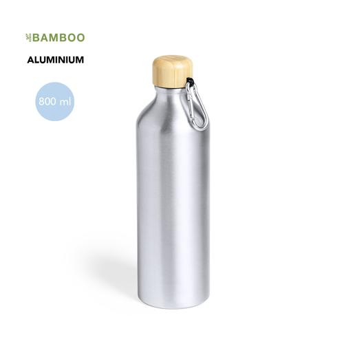 Bidón de línea nature y 800 ml de capacidad. Cuerpo en aluminio de acabado mate y tapón de bambú con mosquetón a juego para fácil transporte. Libre de BPA y pre