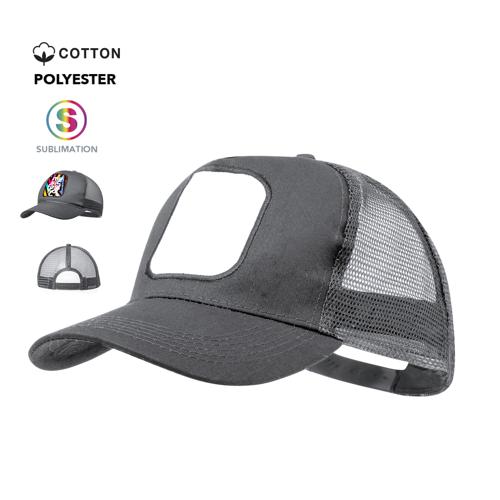 Gorra tipo trucker fabricada en resistente combinación de algodón y poliéster. Con parche frontal cosido especialmente diseñado para marcaje en sublimación. Red