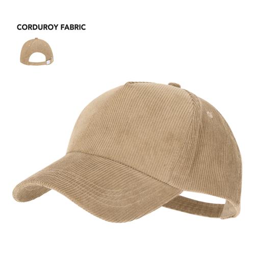 Gorra de 5 paneles fabricada en resistente poliéster efecto pana. Con orificios de ventilación bordados y cierre trasero ajustable de hebilla metálica. Disponib