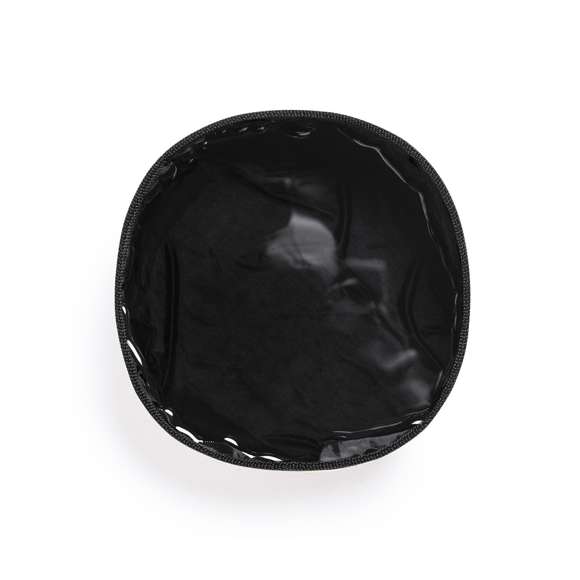 Bowl plegable para mascotas de 1,3l de capacidad, con exterior en resistente papel reciclado laminado de 270g/m2. Interior en poliéster RPET, elaborado a partir de plástico reciclado, para así fomentar la reutilización de residuos plásticos y ayudar a la sostenibilidad del planeta. Apto para sólidos y líquidos.