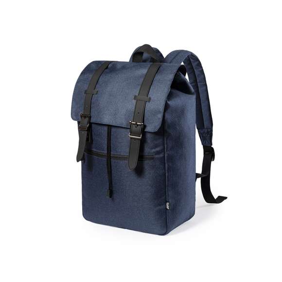 Mochila urban de línea nature, fabricada en resistente poliéster 300D RPET libre de PVC, elaborado a partir de plástico reciclado, para así fomentar la reutilización de residuos plásticos y contribuir a la sostenibilidad del planeta. Bolsillo principal con tiras y cierres de hebilla metálicos con bolsillo frontal de cremallera y tirador metálico. Interior con bolsillo acolchado para portátil de hasta 15 pulgadas y tablet de hasta 10 pulgadas. Cintas ajustables para hombro acolchadas, con distintivo RPET en etiqueta exterior.