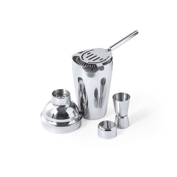 Set cóctel de 3 accesorios, fabricado en acero inox de acabado cromado. Incluye: Cocktelera de 550ml de capacidad, con cierre de seguridad y tapón dosificador en parte superior.Colador con asa.Medidor single/double.