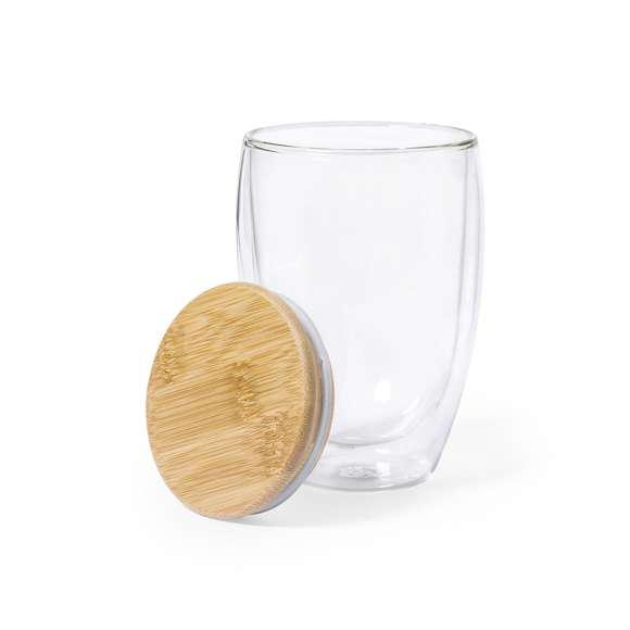 Vaso térmico de línea nature en alta calidad, de doble pared y 350ml de capacidad. Fabricado en cristal de borosilicato, que ofrece una resistencia y durabilidad excepcionales, alargando su vida útil y pudiendo ser reutilizado infinidad de veces. Tapa en bambú y presentado en atractiva caja de diseño eco.