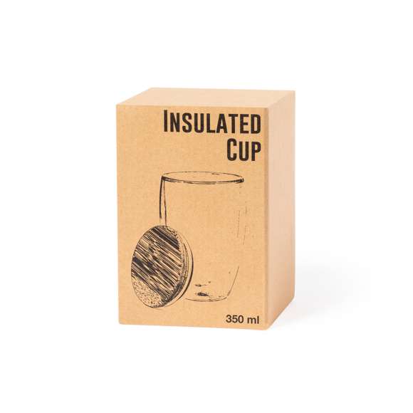 Vaso térmico de línea nature en alta calidad, de doble pared y 350ml de capacidad. Fabricado en cristal de borosilicato, que ofrece una resistencia y durabilidad excepcionales, alargando su vida útil y pudiendo ser reutilizado infinidad de veces. Tapa en bambú y presentado en atractiva caja de diseño eco.