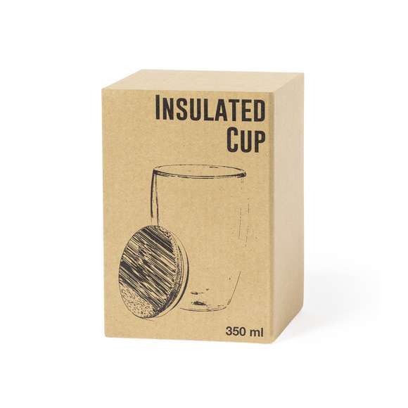 Vaso térmico de línea nature en alta calidad, de doble pared y 350ml de capacidad. Fabricado en cristal de borosilicato, que ofrece una resistencia y durabilidad excepcionales, alargando su vida útil y pudiendo ser reutilizado infinidad de veces. Tapa en bambú y presentado en atractiva caja de diseño eco.