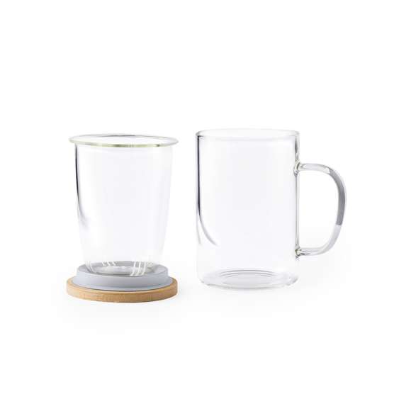 Taza para infusiones de línea nature, en alta calidad y de 450ml de capacidad, con infusor incluido. Fabricada en cristal de borosilicato, que ofrece una resistencia y durabilidad excepcionales, alargando su vida útil y pudiendo ser reutilizada infinidad de veces. Tapa en bambú libre de BPA y presentada en atractiva caja de diseño eco.