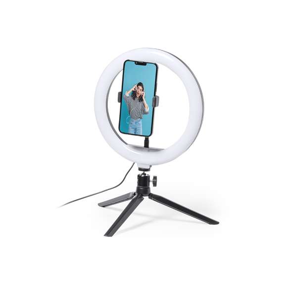  	Set de iluminación. Incluye anillo de luz, trípode de mesa, y trípode de suelo con altura regulable hasta 180cm. 120 ledes, con 3 posiciones de iluminación y 10 niveles de intensidad de luz regulable. Alimentación mediante conexión USB. Cable con controlador y disparador remoto incluidos. Presentado en atractiva caja de diseño.