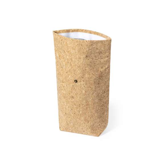  	Bolsa térmica de línea nature fabricada en corcho, para así fomentar el uso de materias primas naturales y contribuir a la sostenibilidad del planeta. Compartimento principal con tira de algodón y cierre de corchete, con interior isotermo de aluminio.
