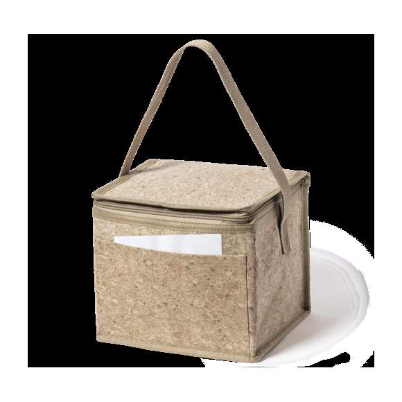  	Nevera de línea nature con capacidad para 6 latas. Fabricada en corcho natural con interior isotermo acabado en aluminio. Cierre de cremallera y asa de transporte a juego. Incluye bolsillo exterior con amplia superficie de marcaje.