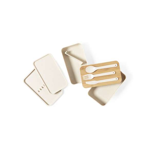 Fiambrera de 1,4l en resistente material PP veteado libre de BPA, con tapa de bambú. Dos compartimentos, cada uno de 700 ml de capacidad. Compartimento interior con tenedor, cuchara y cuchillo. Incluye cinta de seguridad exterior. Certificación Food Grade, garantizando la seguridad cuando los alimentos entran en contacto con el material usado para fabricar el producto.