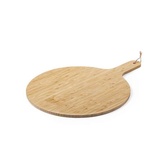 Tabla de línea nature fabricada en bambú pulido, ideal para presentación, con asa para fácil manejo y cordón para colgar en yute.