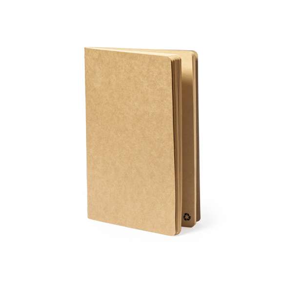 Libreta A5 de línea nature, con tapas blandas en resistente cartón reciclado. 60 hojas lisas de acabado kraft y distintivo reciclado.