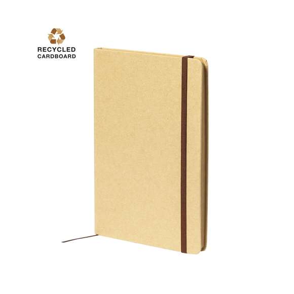 Bloc de notas A5 de línea nature, con tapas duras en resistente cartón reciclado. De 100 hojas lisas en acabado kraft con distintivo reciclado, con elástico de sujeción y marcapáginas de tela a juego.