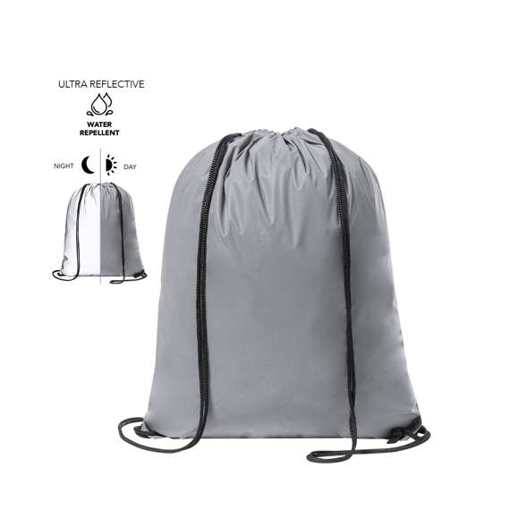 Mochila de cuerdas de suave poliéster 210T. Fabricada empleando tejido con gran capacidad para reflejar intensamente la luz, gracias a millones de pigmentos reflectantes y basándose en el principio de la retro-reflexión de la luz, una propiedad de visibilidad nocturna que consiste en la refracción de la luz hacia la fuente de origen de la misma. Con cuerdas autocierre en color negro y argollas metálicas. Resistencia hasta 7kg de peso y resistente al agua.