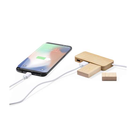 Puerto USB 2.0 de línea nature y fabricado en bambú. Incluye 1 puerto Tipo C y 2 puertos USB. Presentado en atractiva caja de diseño eco.