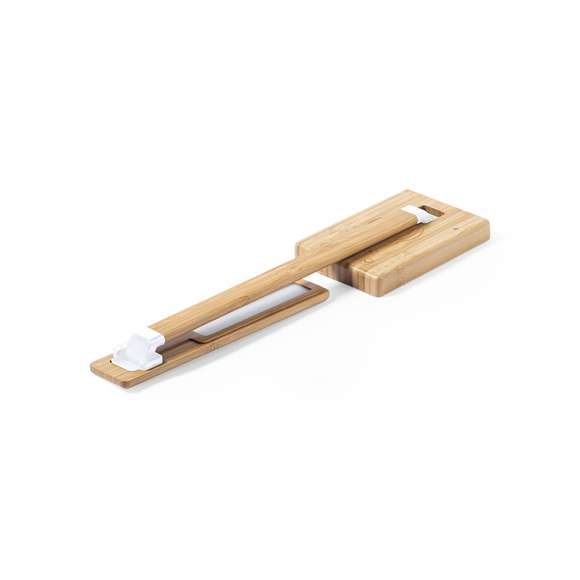 Lámpara cargador plegable de línea nature. Fabricada en bambú procedente de cortes naturales y con base antideslizante. Cargador inalámbrico 10W integrado. Incluye 25 LEDs y 3 posiciones de iluminación (cálida, fría y media) e intensidad regulable. Incluye temporizador de 1H y 2H para la luz  y una salida USB. Compatible con dispositivos móviles de carga inalámbrica, con cable cargador tipo C y viene presentada en una atractiva caja de diseño eco. Disponible manual de instrucciones en español e inglés.