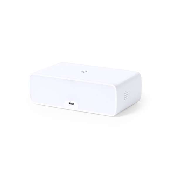 Reloj multifunción de elegante diseño en color blanco con cargador inalámbrico de 10W integrado y lámpara led integrada. Con función fecha/hora, alarma y lámpara de 36 ledes con intensidad de luz regulable. Conexión USB, con cable Tipo C incluido de 100 cm y alimentación auxiliar a pilas de botón (incluida). Compatible con dispositivos equipados con tecnología de carga inalámbrica. Presentado en atractiva caja de diseño.En cumplimiento con los requisitos de seguridad: Sistema de protección contra sobrecalentamiento. Sistema de protección contra sobrecarga.