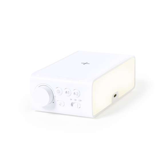 Reloj multifunción de elegante diseño en color blanco con cargador inalámbrico de 10W integrado y lámpara led integrada. Con función fecha/hora, alarma y lámpara de 36 ledes con intensidad de luz regulable. Conexión USB, con cable Tipo C incluido de 100 cm y alimentación auxiliar a pilas de botón (incluida). Compatible con dispositivos equipados con tecnología de carga inalámbrica. Presentado en atractiva caja de diseño.En cumplimiento con los requisitos de seguridad: Sistema de protección contra sobrecalentamiento. Sistema de protección contra sobrecarga.