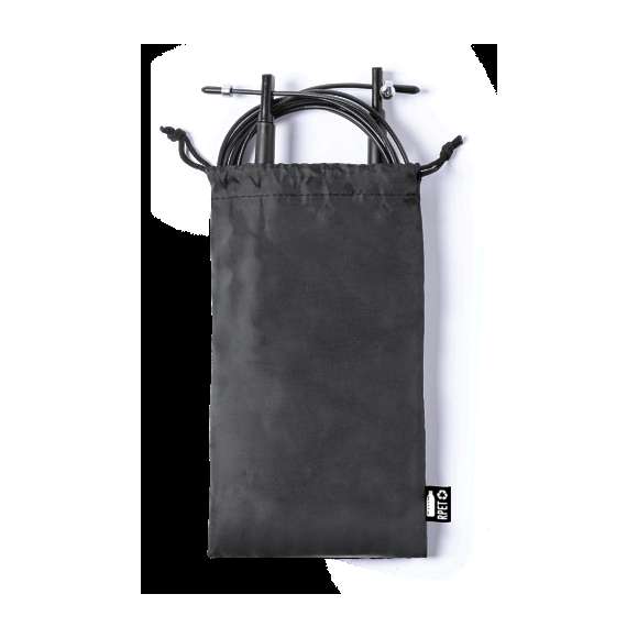 Comba de calidad premium, con cuerda extra larga ajustable de 3m de largo y fabricada en acero con cobertura de resistente PVC. Con mangos de sujeción ergonómicos y presentada en funda de poliéster RPET con cierre de cordón, elaborada a partir de plástico reciclado para así fomentar la reutilización de residuos plásticos y contribuir a la sostenibilidad del planeta. Etiqueta distintiva RPET en la funda.
