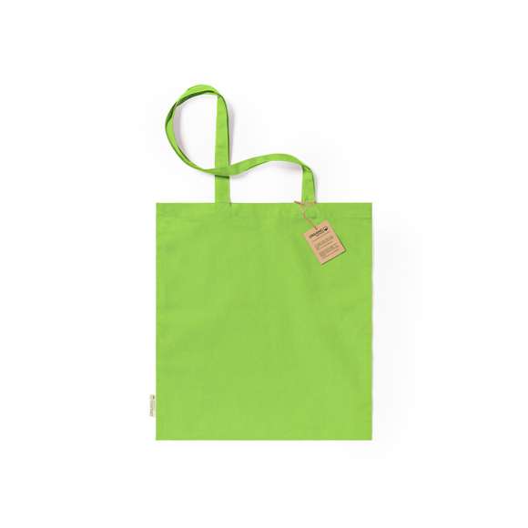 Bolsa fabricada en material100% algodón orgánico de 140g/m2. Con certificación GOTS (Global Organic Textile Standard, ó Norma Mundial de Textiles Orgánicos) que garantiza que los tejidos están hechos de fibras orgánicas. De acabaco cosido, con asas largas reforzadas de 70 cm y disponible en variada gama de colores. Resistencia hasta 8kg, incluida etiqueta con distintivo de algodón orgánico y hangtag en cartón reciclado.