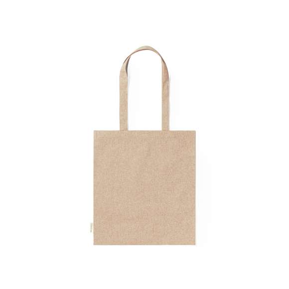 Bolsa fabricada en material100% algodón reciclado de 140g/m2. Certificación GRS (Global Recycled Standard / Estándar de Reciclaje Global), que garantiza el origen reciclado del material usado para fabricar el producto. De acabaco cosido, con asas largas reforzadas de 70 cm y disponible en variada gama de colores. Resistencia hasta 8kg, incluida etiqueta con distintivo de algodón reciclado.