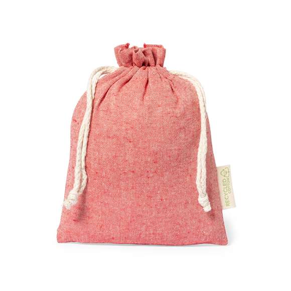  	Bolsa eco-friendly en resistente material 100% algodón reciclado GRS de 120g/m2. Certificación GRS (Global Recycled Standard / Estándar de Reciclaje Global), que garantiza el origen reciclado del material usado para fabricar el producto. Cierre de cordón de algodón y acabado cosido, incluye etiqueta exterior con distintivo algodón reciclado.