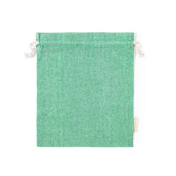 Bolsa eco-friendly en resistente material 100% algodón reciclado GRS de 120g/m2. Certificación GRS (Global Recycled Standard / Estándar de Reciclaje Global), que garantiza el origen reciclado del material usado para fabricar el producto. Cierre de cordón de algodón y acabado cosido, incluye etiqueta exterior con distintivo algodón reciclado.