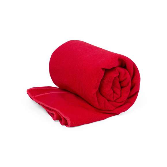 Toalla absorbente de línea nature. Fabricada en RPET de 310g/m2, elaborado a partir de plástico reciclado para así fomentar la reutilización de residuos plásticos y contribuir a la sostenibilidad del planeta. Tamaño 90x170 cm y disponible en variada gama de colores. Con distintivo RPET en etiqueta.