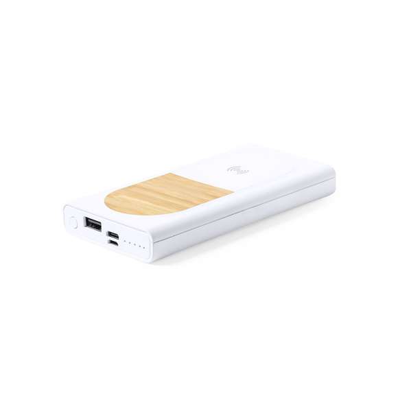 Batería auxiliar externa de línea nature con cargador inalámbrico integrado y función carga rápida de 15W. Carcasa fabricada en combinación de bambú y PLA -Ácido PoliLáctico-, que se obtiene a partir de recursos 100% naturales como el almidón de maíz, la yuca o la caña de azúcar, pudiendo convertirse en 100% compostable al final de su ciclo de vida útil.  8.000 mAh de capacidad, con indicador de estado de carga. Conector dual de entrada y salida Tipo C, entrada micro USB y 1 salida USB. Cable de carga micro USB incluido. Compatible con dispositivos equipados con tecnología de carga inalámbrica. Amplia superficie de marcaje y presentado en atractiva caja de diseño eco. Distintivo PLA sobre el artículo. Las capacidades mostradas en todas nuestras baterías auxiliares externas son reales, incorporando todas ellas baterías de grado A y no recicladas, con una vida útil de al menos 500 ciclos de carga y según normativa CE.   Además, están fabricadas conforme a los estándares RoHS y en cumplimiento con los siguientes requisitos de seguridad: Sistema de protección contra sobrecarga del power bank.  Sistema de protección contra descarga completa que proporciona una mayor durabilidad del power bank.  Sistema de bloqueo para evitar cortocircuitos.  Sistema de transferencia de carga constante, acorde con la capacidad del dispositivo de destino.