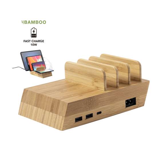 Estación de carga inalámbrica de línea nature, multidispositivo y de carga 10W, capaz de cargar simultáneamente hasta 4 dispositivos. Fabricada en bambú. Incluye 2 salidas USB y 1 salida Tipo C compatible con dispositivos equipados con tecnología de carga inalámbrica. Cable de conexión de 150 cm con clavija europea, con amplia superficie de marcaje y presentado en atractiva caja de diseño eco. Disponible manual de instrucciones en español e inglés. En cumplimiento con los requisitos de seguridad: Sistema de protección contra sobrecalentamiento.Sistema de protección contra sobrecarga.Sistema de bloqueo para evitar cortocircuitos.