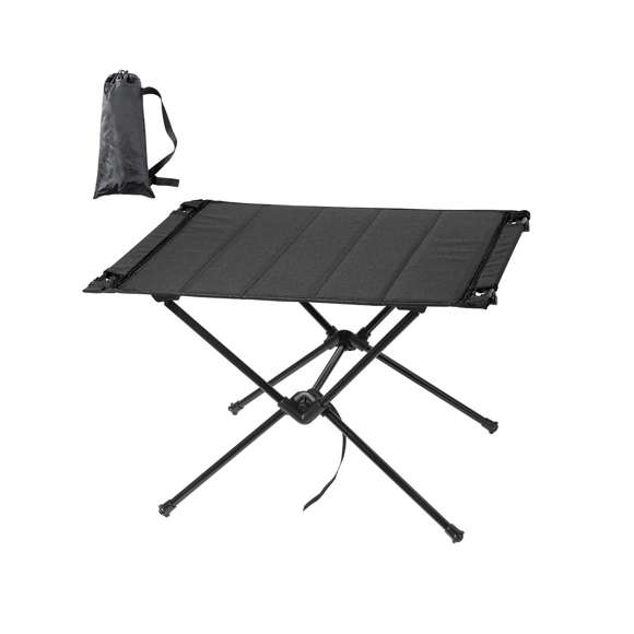 Mesa plegable con resistente cuerpo de metal tubular y superficie en resistente poliéster 600D. Con costuras reforzadas y refuerzos antideslizantes en las patas. De fácil plegado y tamaño compacto, presentada en funda individual.