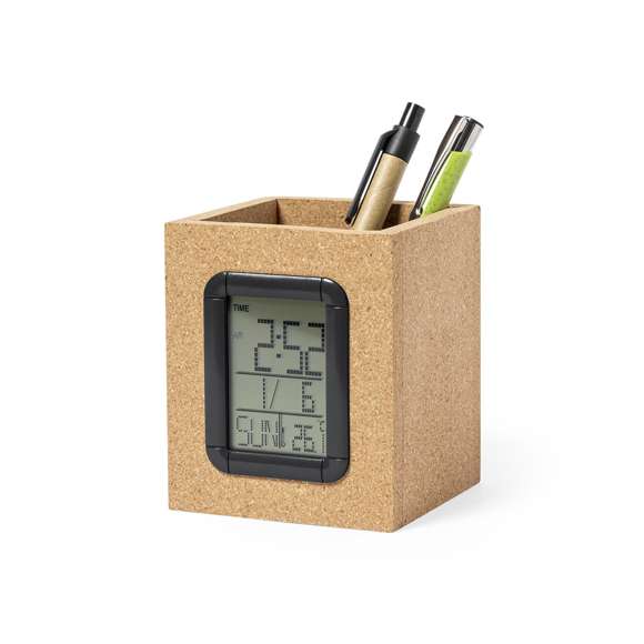 Lapicero de línea nature con reloj multifunción integrado. Fabricado en corcho natural, con funciones termómetro, calendario y alarma. Alimentación a pilas (de botón incluidas) y presentado en atractiva caja de diseño eco.