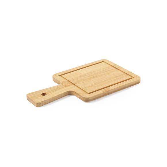 Tabla de línea nature fabricada en bambú, ideal para presentación. Con asa para fácil manejo y agujero para colgar.