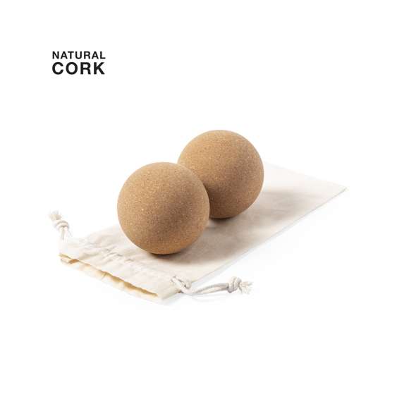 Set de 2 bolas de línea nature para la práctica del yoga y otras actividades. Fabricadas en resistente corcho natural y presentadas en funda de algodón con cierre de cordón. Con ilustraciones de ejercicios.
