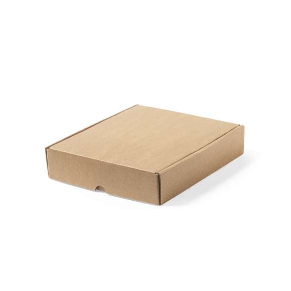  	Caja de presentación tamaño mediano fabricado en cartón reciclado corrugado. De acabado kraft. En línea con la tendencia del mercado hacia la sostenibilidad integral del regalo, ofreciendo soluciones de origen reciclado con el fin de ayudar a la mejora y conservación de nuestro planeta.