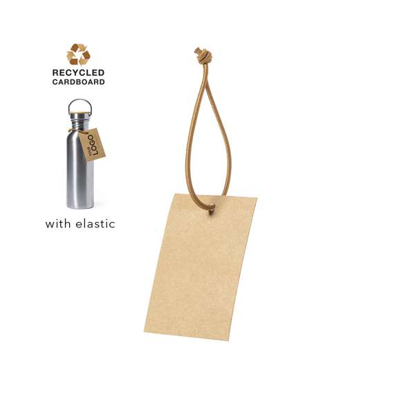  	Etiqueta tipo hangtag de presentación, fabricada en cartón reciclado. De acabado kraft, con cuerda elástica para colgar en color marrón a juego. En línea con la tendencia del mercado hacia la sostenibilidad integral del regalo, ofreciendo soluciones de origen reciclado con el fin de ayudar a la mejora y conservación de nuestro planeta.