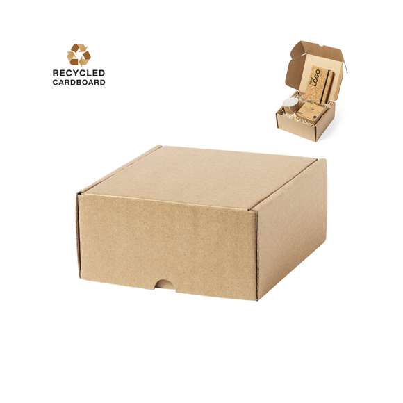  	Caja de presentación tamaño S, fabricada en cartón reciclado corrugado y acabado kraft. En línea con la tendencia del mercado hacia la sostenibilidad integral del regalo, ofreciendo soluciones de origen reciclado con el fin de ayudar a la mejora y conservación de nuestro planeta.