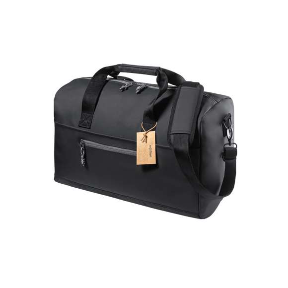  	Bolso de la más alta gama de Limited Edition. Combina perfectamente estética y funcionalidad. Su elegante a la par que moderno exterior incluye compartimento principal con cierre de cremallera invisible y doble tirador y resistentes asas de nylon con rerfuerzos. Con cinta bandolera ajustable. Fabricado cumpliendo los estándares de calidad más premium, en resistente material texturizado de superficie infinita 600D/PVC, forrada en su interior en suave tejido efecto nylon. 	 	De la perfecta combinación entre exclusividad y diseño, nace Limited Edition, una colección especial de ideas promocionales de edidición limitada. Un nuevo concepto, inspirado en la fusión de artículos premium con las últimas y más novedosas tendencias y que cuenta con una seleción limitada de unidades, convirtiendo así un regalo en una experiencia única e inolvidable. 	 	Exclusivo estuche de presentación Limited Edition, con diseño protegido por derechos de propiedad industrial. 	 	Incluida tarjeta con descripción de Limited Edition en cartón reciclado.