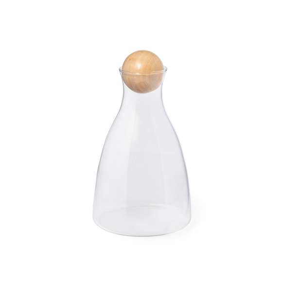 Elegante decantador Limited Edition. Una sofisticada y sorprendente pieza de diseño cuyo diseño lo convierte en un auténtico objeto de decoración. Un elegante e inspirador estilo fabricado en borosilicato de la más alta gama y tapón redondo en madera. De 1,7 Litros de capacidad. Incluye distinguida caja de presentación en madera rústica.  De la perfecta combinación entre exclusividad y diseño, nace Limited Edition, una colección especial de ideas promocionales de edidición limitada. Un nuevo concepto, inspirado en la fusión de artículos premium con las últimas y más novedosas tendencias y que cuenta con una seleción limitada de unidades, convirtiendo así un regalo en una experiencia única e inolvidable.  Exclusivo estuche de presentación Limited Edition, con diseño protegido por derechos de propiedad industrial.  Incluida tarjeta con descripción de Limited Edition en cartón reciclado.