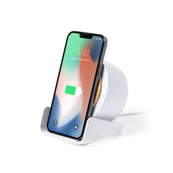 Lámpara multifunción Limited Edition con función altavoz, cargador inalámbrico y soporte para dispositivos móviles. Un moderno y sostenible diseño fabricado en bambú y carcasa en resistente ABS y caña de trigo, para así fomentar la utilización de materias primas naturales y reducir las emisiones contaminantes. Incluye función cargador inalámbrico 10W y lámpara de 12 ledes, con intensidad de luz regulable. Compatible con dispositivos móviles de carga inalámbrica, incluye cable cargador USB C de 100 cm. Altavoz Bluetooth con 3W de potencia. Disponible manual de instrucciones en Español e Inglés.  De la perfecta combinación entre exclusividad y diseño, nace Limited Edition, una colección especial de ideas promocionales de edidición limitada. Un nuevo concepto, inspirado en la fusión de artículos premium con las últimas y más novedosas tendencias y que cuenta con una seleción limitada de unidades, convirtiendo así un regalo en una experiencia única e inolvidable.  Exclusivo estuche de presentación Limited Edition, con diseño protegido por derechos de propiedad industrial.  Incluida tarjeta con descripción de Limited Edition en cartón reciclado.