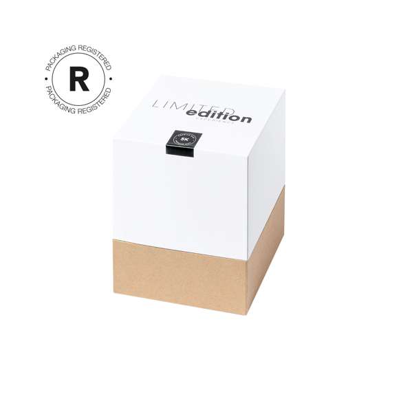 Lámpara Multifunción Limited Edition con función cargador y altavoz. Un moderno y sostenible diseño de calidad premium fabricado en bambú. Con cargador inalámbrico de 10W y altavoz Bluetooth de 3W de potencia integrados. Lámpara con 14 LEDES, 3 tipos de luz (cálida, natural y fría) e intensidad regulable. Ajustable en posición y altura. Compatible con dispositivos móviles de carga inalámbrica, con cable cargador micro USB de 100cm. Disponible manual de instrucciones en Español e Inglés.  De la perfecta combinación entre exclusividad y diseño, nace Limited Edition, una colección especial de ideas promocionales de edidición limitada. Un nuevo concepto, inspirado en la fusión de artículos premium con las últimas y más novedosas tendencias y que cuenta con una seleción limitada de unidades, convirtiendo así un regalo en una experiencia única e inolvidable.  Exclusivo estuche de presentación Limited Edition, con diseño protegido por derechos de propiedad industrial.  Incluida tarjeta con descripción de Limited Edition en cartón reciclado.