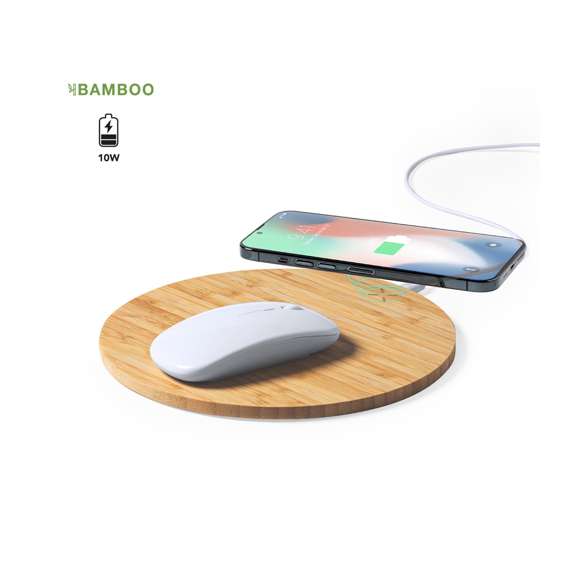 Alfombrilla cargador fabricada en resistente bambú natural, para ayudar a la sostenibilidad del planeta. Con cargador inalámbrico integrado de 10W -cable micro USB incluido-. Compatible con dispositivos equipados con tecnología de carga inalámbrica. Con base antideslizante y presentada en atractiva caja de diseño eco. Disponible manual de instrucciones en español e inglés.