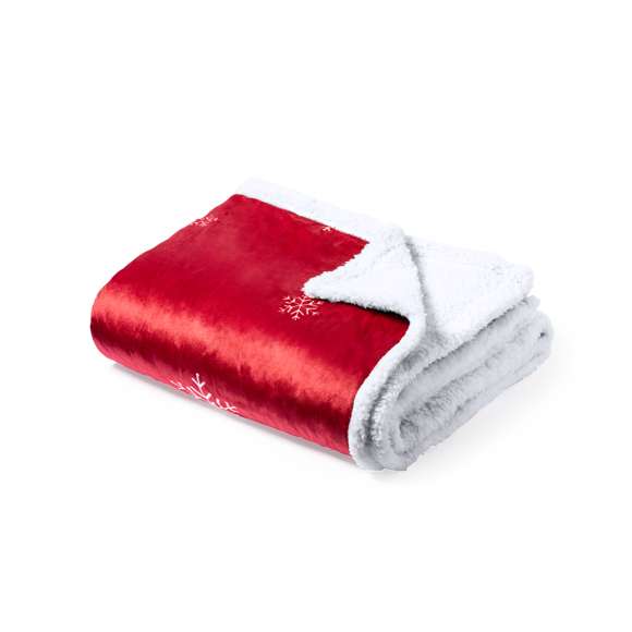 Suave y cálida manta de 125x160cm con decoración navideña. Fabricada en combinación de materiales coral fleece y sherpa de 380g/m2, muy confortables y acogedores. Presentada en cinta con lámina para fácil impresión.