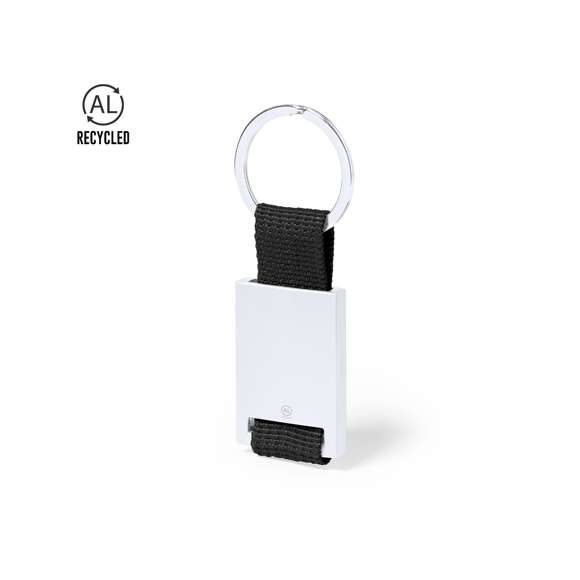 Llavero con cuerpo en aluminio reciclado de acabado plateado y cinta en color. Amplia superficie de marcaje y distintivo aluminio reciclado. Con anilla llavero metálica a juego y presentado bolsa individual con cartón kraft.El aluminio reciclado es un material con posibilidades de reciclaje casi infinitas, sin perder sus propiedades originales y consumiendo menos energía en este proceso.