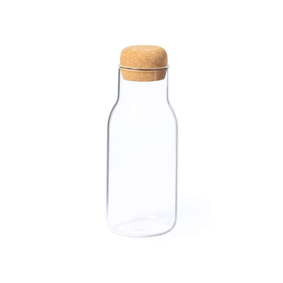 Botella de 800 ml de capacidad y diseño innovador que permite presentar tus bebidas preferidas y mantener ordenados diferentes ingredientes en tu cocina de manera elegante y distinguida. Fabricado en cristal de borosilicato, con tapón de corcho natural. El cristal de borosilicato ofrece una resistencia, estética y durabilidad excepcionales, convirtiéndolo en una idea de regalo perfecta para la conservación y presentación de bebidas, o bien como objeto de decoración. Presentado en caja individual de diseño eco en cartón kraft.