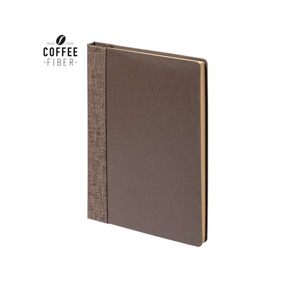  	Bloc de notas de línea nature. Con tapas rígidas fabricadas en fibra de café, elaborada a partir de los residuos producidos en la obtención del café. Una alternativa sostenible que favorece la reducción del uso de plásticos, ahorrando energía en el proceso de fabricación y fomentando así el cuidado del medio ambiente. 	Interior con 100 hojas de disposición a una raya y distintivo fibra de café en contraportada.