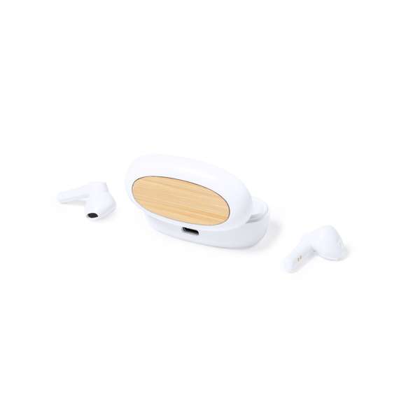 Auriculares intraurales de línea nature fabricados en resistente material PLA -Ácido PoliLáctico-, que se obtiene a partir de recursos 100% naturales como el almidón de maíz, la yuca o la caña de azúcar, pudiendo convertirse en 100% compostable al final de su ciclo de vida útil. Conexión Bluetooth® 5.0 y función manos libres, con elegante tapa en bambú. De diseño ergonómico, incluyen botón de control táctil integrado en el auricular, con base de carga a juego. Recargables, con cable Tipo C incluido. Presentados en caja individual de diseño eco en cartón kraft.